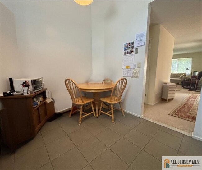 Building Photo - 514 Sayre Dr