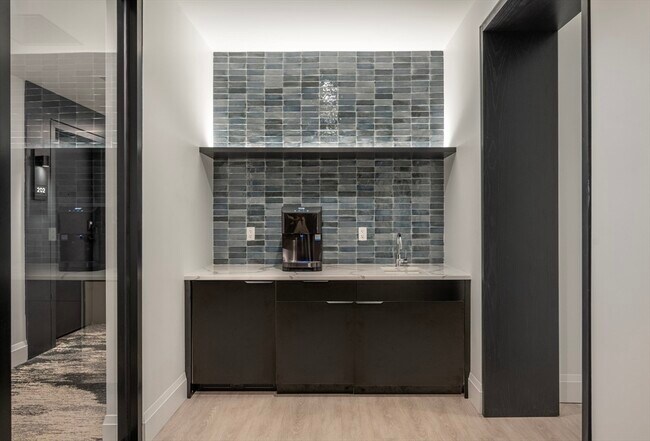 Building Photo - 93 Bennington St