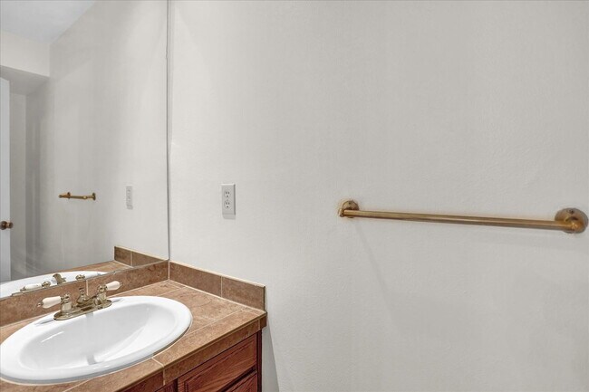 Building Photo - Cute 2 Bedroom 2.5 Bath Townhome in Cherry Creek Schools, 2 Reserved Parking Spots, Great Locatio...