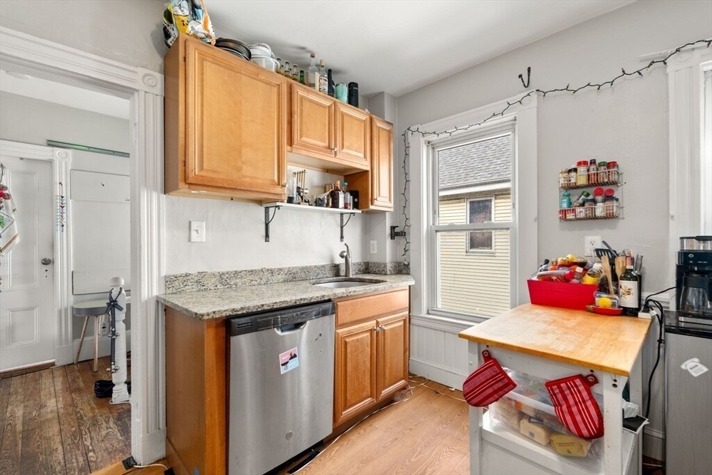 Building Photo - 7 Antwerp St