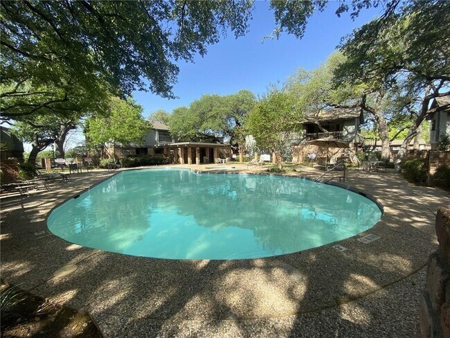 Building Photo - 7122 Wood Hollow Dr