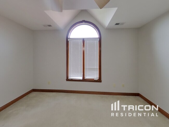 Building Photo - 6055 Fawnwood Dr