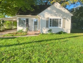 Building Photo - Adorable home in Ada!