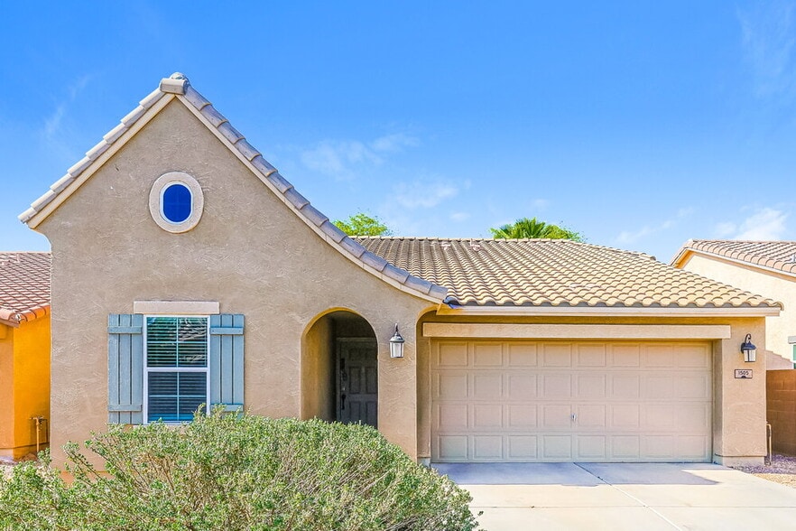 Primary Photo - 1505 E Lakeview Dr