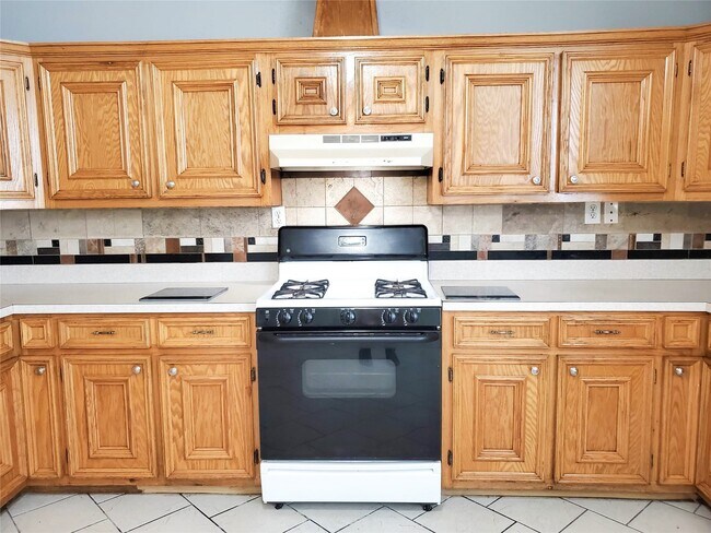 Building Photo - 3020 Sagebrush Dr