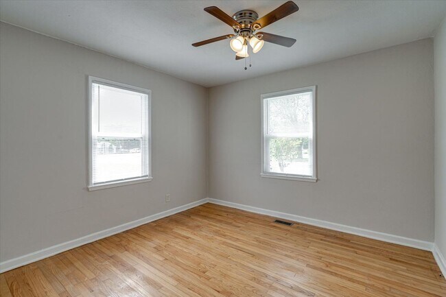 Building Photo - 3 BR 1 BA for Rent - 37415