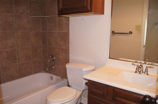 Building Photo - 10252 Stone Gate Dr