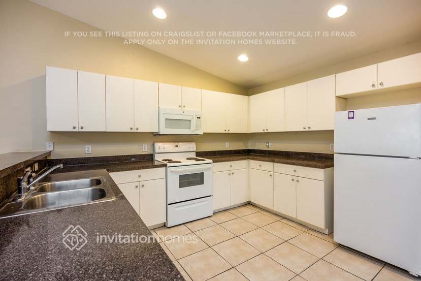 Building Photo - 4824 Leonard Blvd S