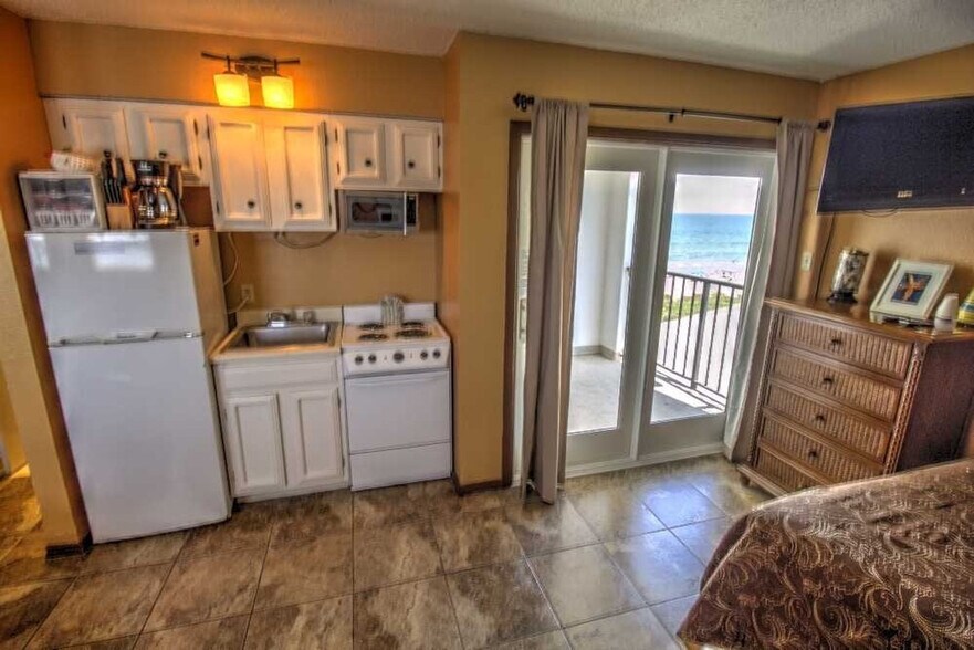 Building Photo - 5605 Gulf Blvd