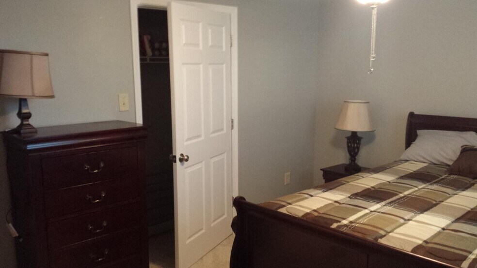 Building Photo - 6021 Woodlake Ln