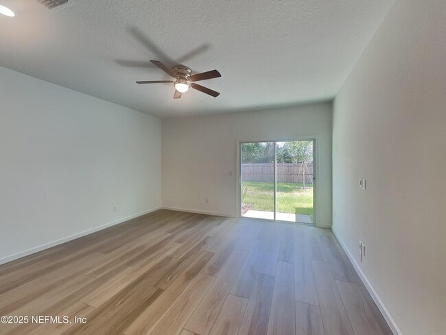 Building Photo - 622 Holly Lks Dr
