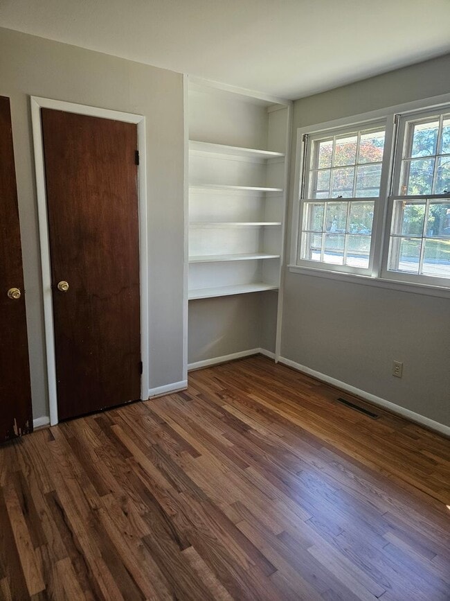 Building Photo - 307 Quail Dr