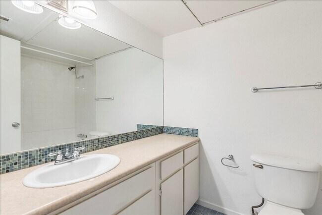 Building Photo - 6910 Hart Ln