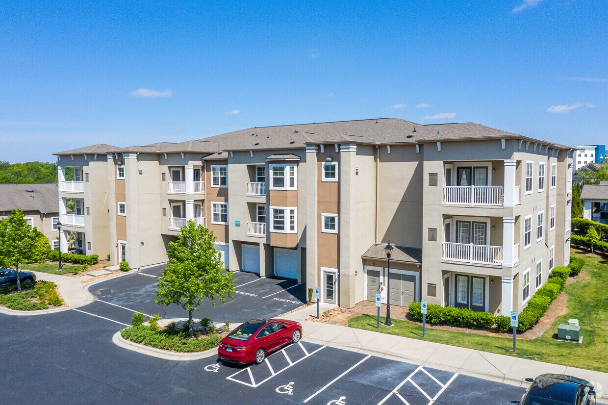 University Center Apartments By Cortland Charlotte Nc 28262 University Poin