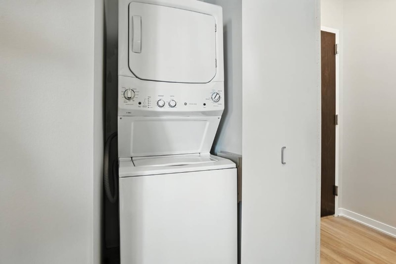 Building Photo - 323 E Ohio St