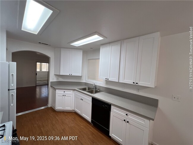 Building Photo - 1533 Linnbaker Ln