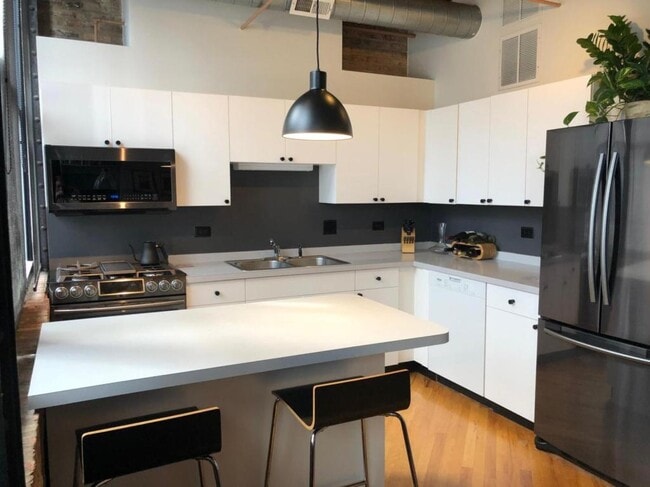 Building Photo - 226 N Clinton St