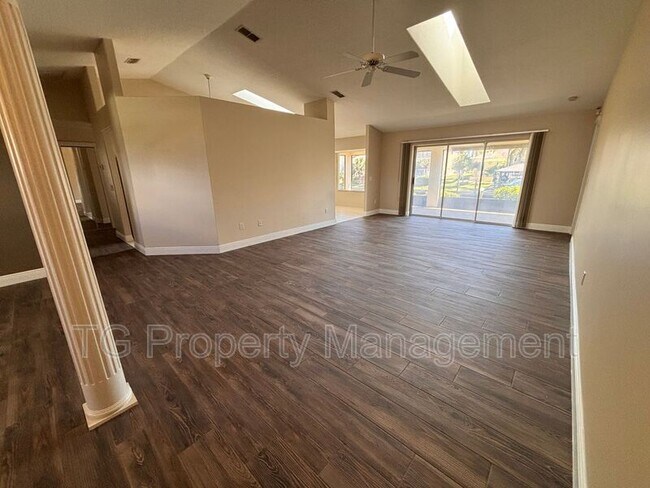Building Photo - 20 Clarendon Ct N