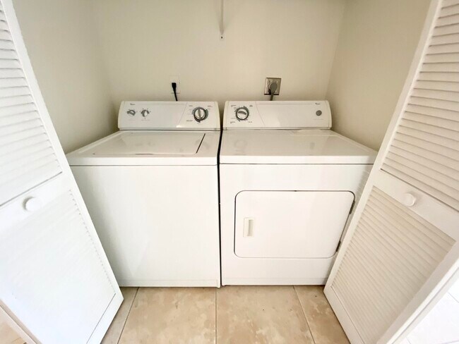 Building Photo - 1001 Crystal Way