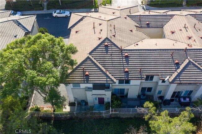 Building Photo - 17 Aurora