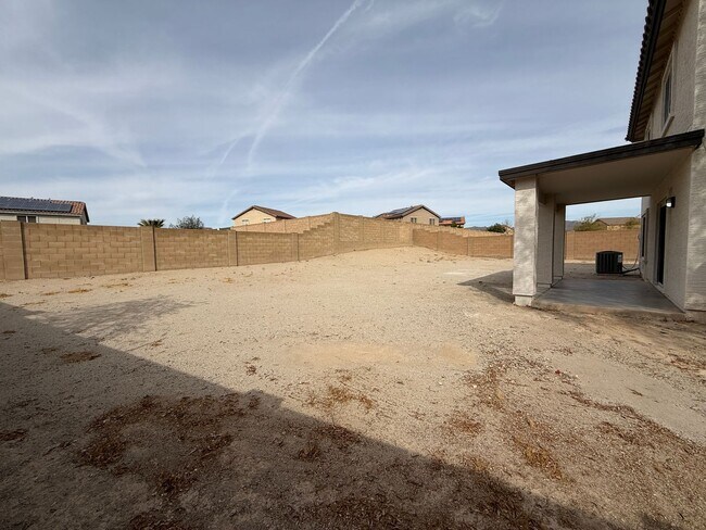 Building Photo - Buckeye, 4 bed, 2.5 bath, huge lot, across...