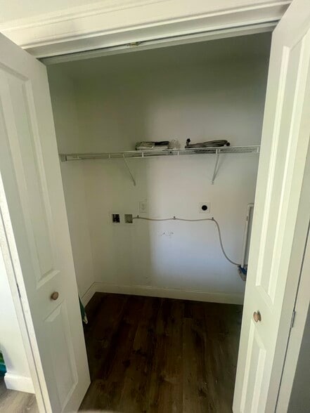 Building Photo - 652 Goodwins Mills Rd