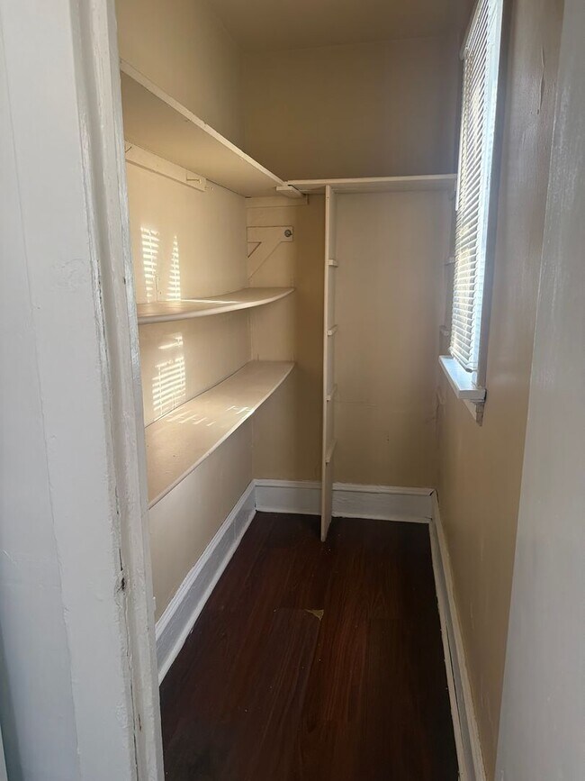 Building Photo - 2335 W Burleigh St