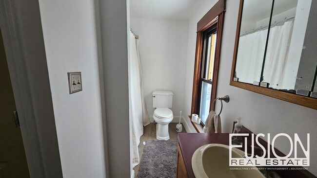 Building Photo - ONE Private Room with ALL Utilities Included in Prime Burlington Location