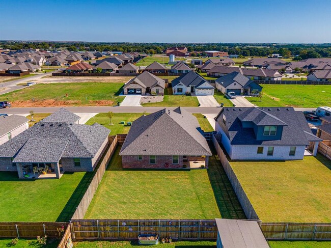 Building Photo - 3308 White Horse Dr
