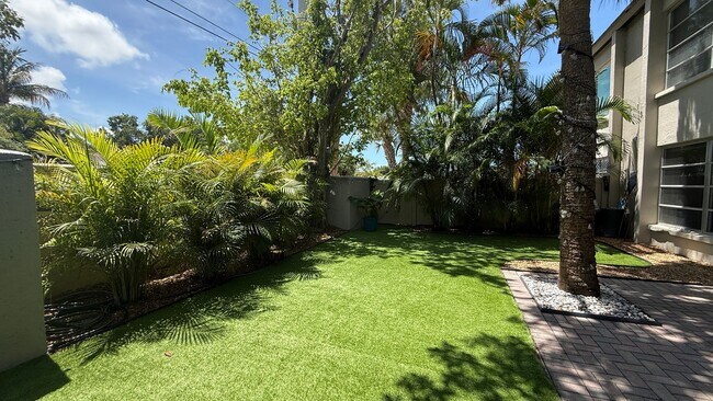 Building Photo - Charming 2/2 Seasonal Rental in Sarasota – Minutes from the Beach! Private Courtyard Included!!