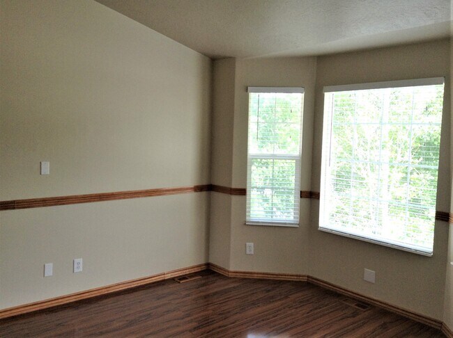 Building Photo - 929 Canfield Dr