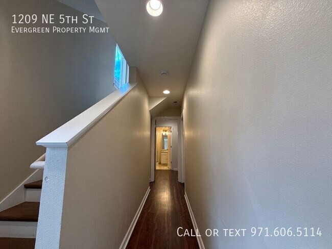 Building Photo - 1209 NE 5th St