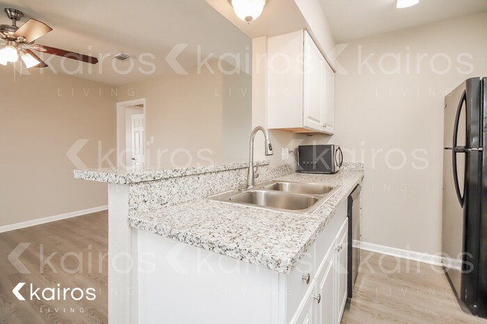 Building Photo - 304 Robbie St