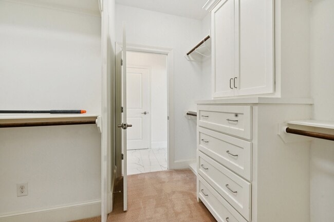 Building Photo - 5636 Kiam St