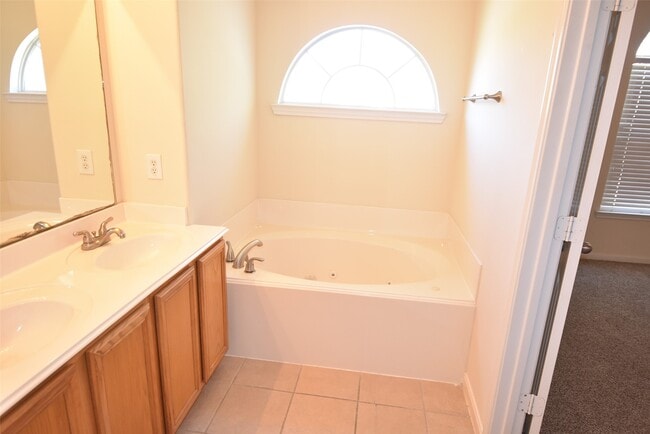 Building Photo - 8059 Villa De Norte St