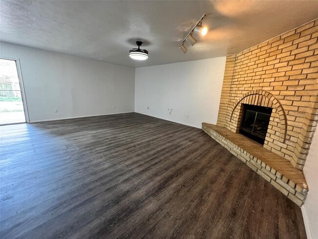 Building Photo - 24315 Beef Canyon Dr