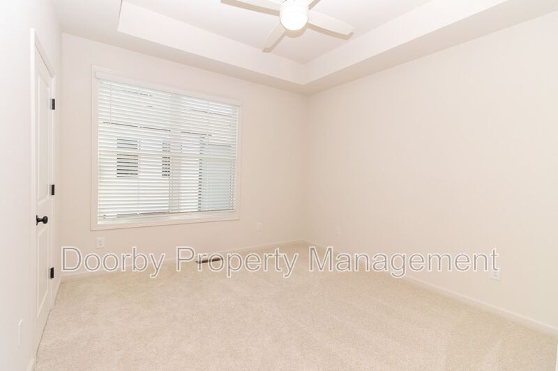 Building Photo - 642 Belletrace Cir