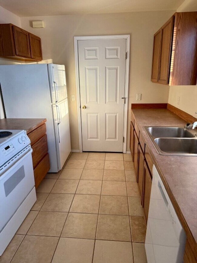 Building Photo - Spacious 2-Bedroom Townhouse in Bozeman – Prime Location!