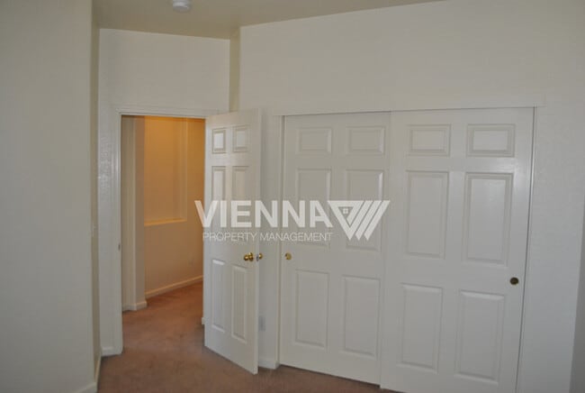 Building Photo - 7956 Robinson Dr