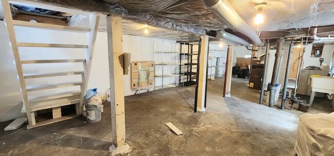 Building Photo - 4538 S Sawyer Ave