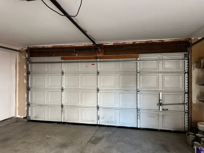 Building Photo - Single Story Court location