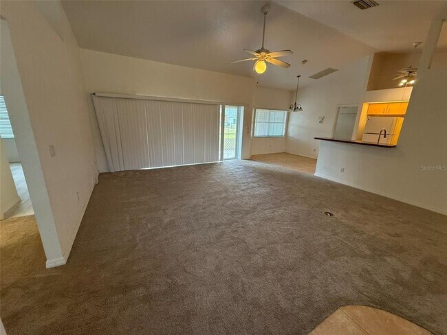 Building Photo - 27097 Paratins Dr