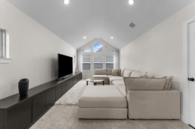 Building Photo - 15026 La Strada Dr