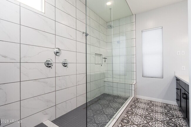 Building Photo - 1555 E Ocotillo Rd