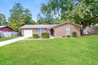 Building Photo - 3 Bedroom Brick Home