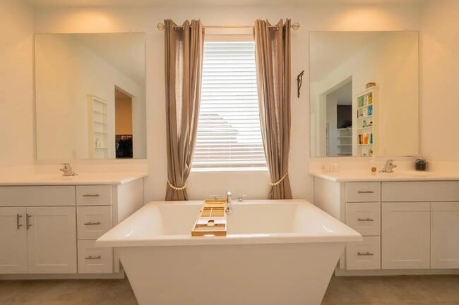 Building Photo - 2639 E Alida Trail