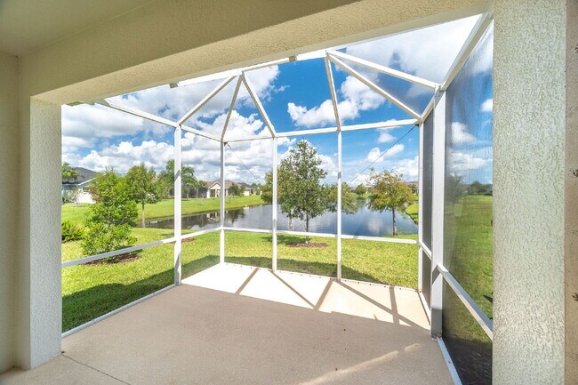 Building Photo - Loren Cove Villa