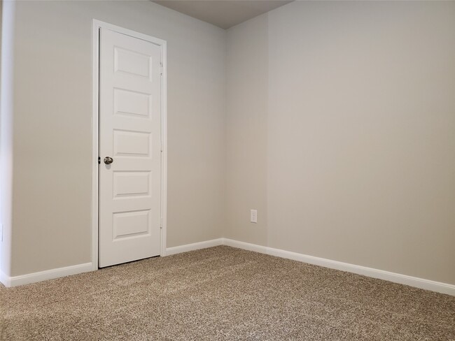 Building Photo - 3642 Park Vista Dr