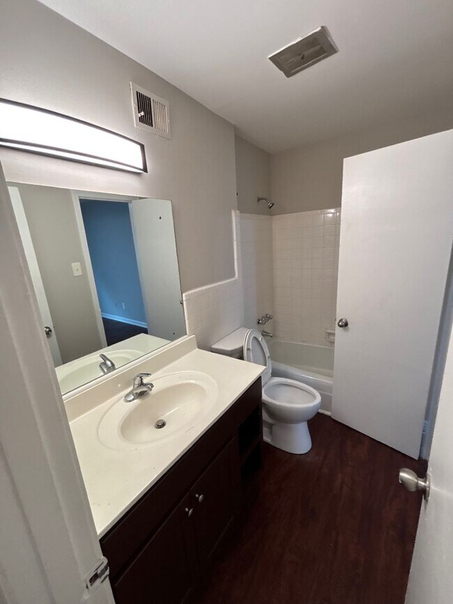 Building Photo - Pineview Pointe Apartments