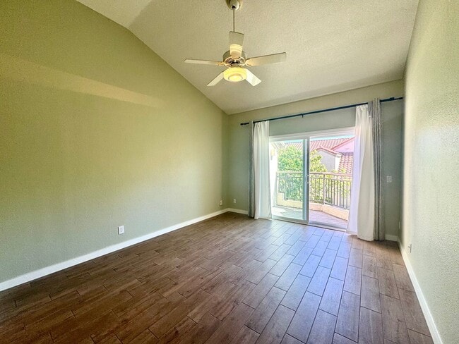 Building Photo - Beautiful 3 Bedroom Townhome near Mission ...